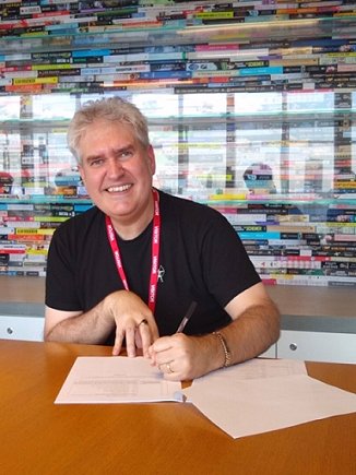 Paul Kane signing his HQ Digital contract